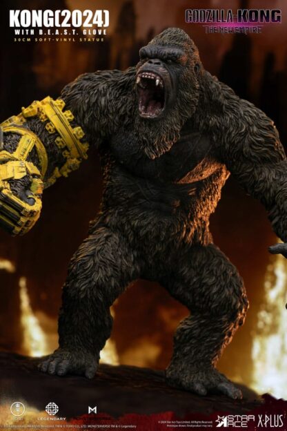 Godzilla vs. Kong: The New Empire Soft Vinyl Statue Kong with B.E.A.S.T. Glove 30 cm – Bild 4