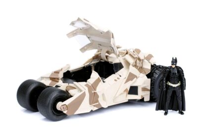 Batman The Dark Knight Diecast Modell 1/24 2008 Batmobile Camo mit Figur - Beschädigte Verpackung