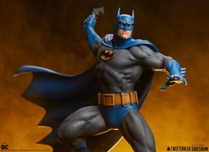 DC Comics Maquette 1/6 Batman (Retro Edition) 50 cm – Bild 3