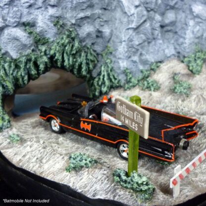 Batman 1966 TV Series Skulptur Batcave 46 x 23 cm – Bild 5