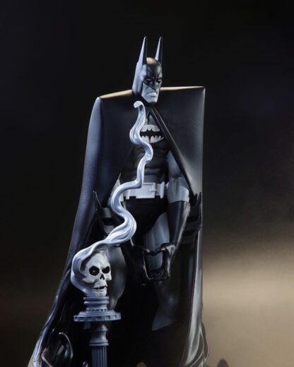 DC Direct  Statue 1/10 Batman Black & White by Bill Sienkiewicz 20 cm - Beschädigte Verpackung – Bild 4