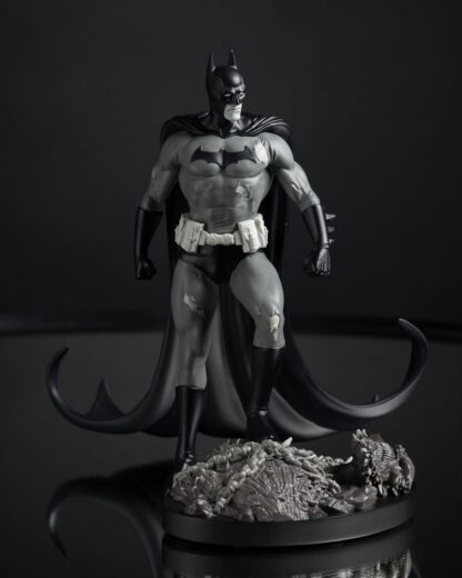 DC Direct Statue 1/10 Batman by Bjorn Barends (Black White) 18 cm – Bild 8