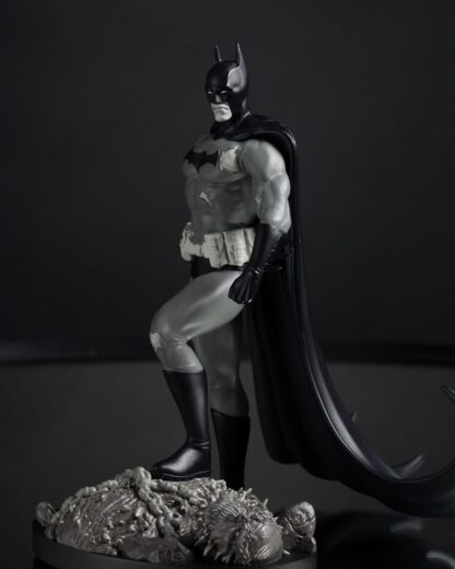 DC Direct Statue 1/10 Batman by Bjorn Barends (Black White) 18 cm – Bild 9