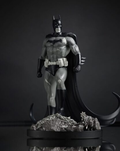 DC Direct Statue 1/10 Batman by Bjorn Barends (Black White) 18 cm – Bild 11